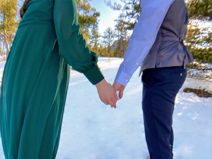 A couple has just eloped in Rocky Mountain National Park.