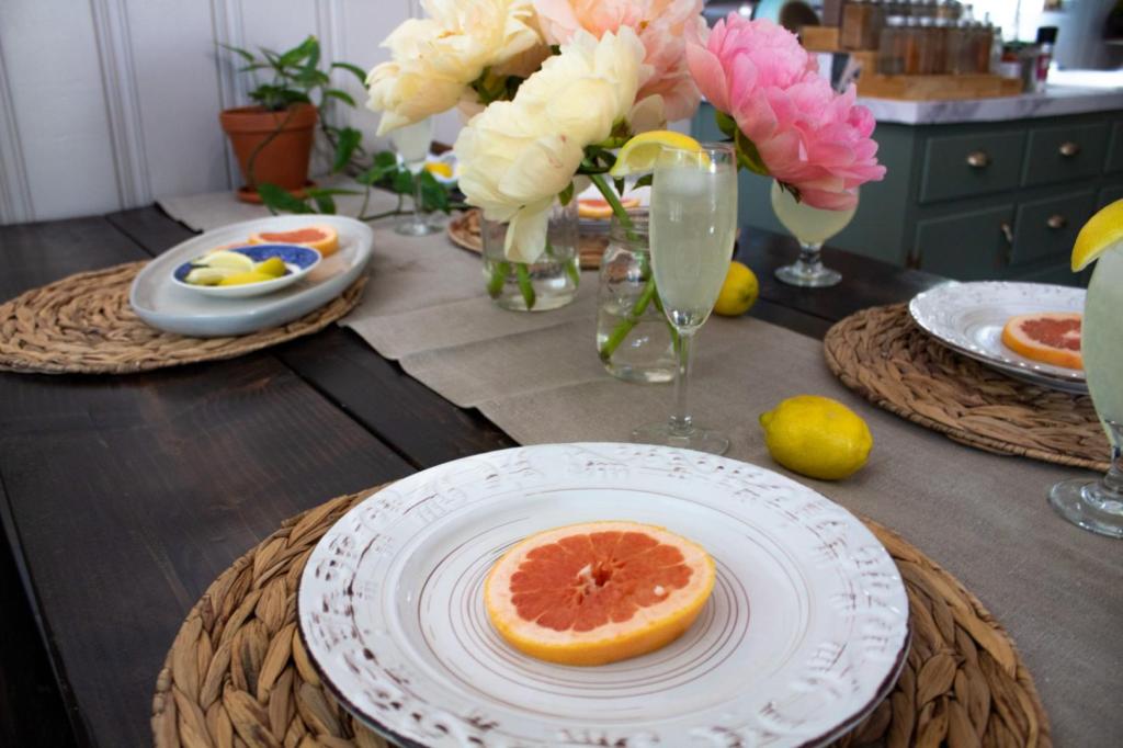 Fresh citrus slices are added to dinner plates.
