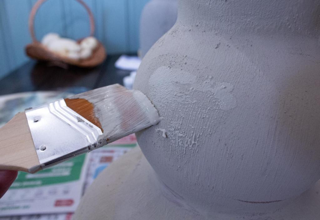 A vase has texture added to it.