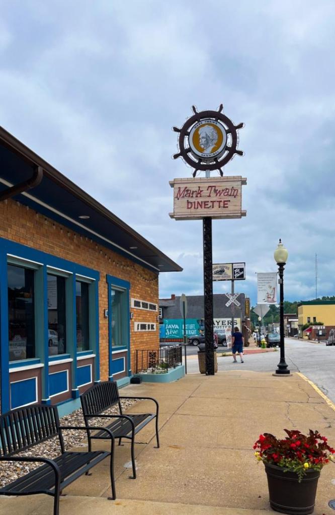The Mark Twain Dinette  is a popular choice for passersby traveling through Hannibal. 