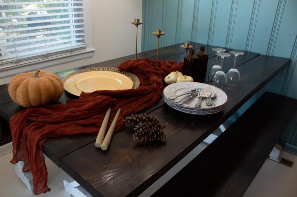 A fall color scheme is created using natural objects and other fall decor.